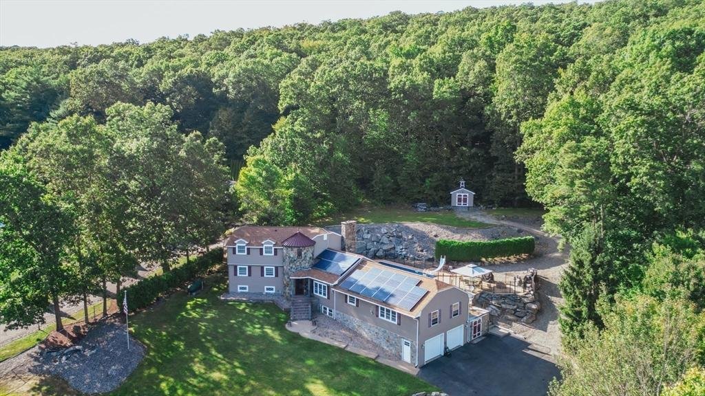 House in Ludlow, Massachusetts, United States 2 - 16136069