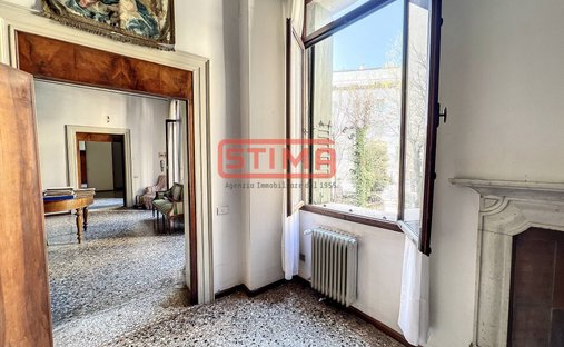 Apartment in Cathedral - Piazza dei Signori, Treviso, Italy 1