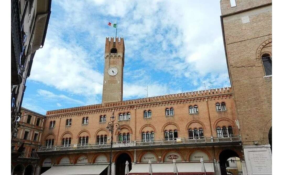 Apartment in Cathedral - Piazza dei Signori, Treviso, Italy 4 - 16555998