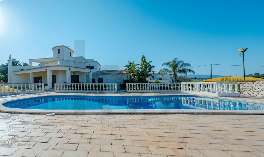 Townhouse in Mexilhoeira Grande, Algarve, Portugal 1 - 16559785