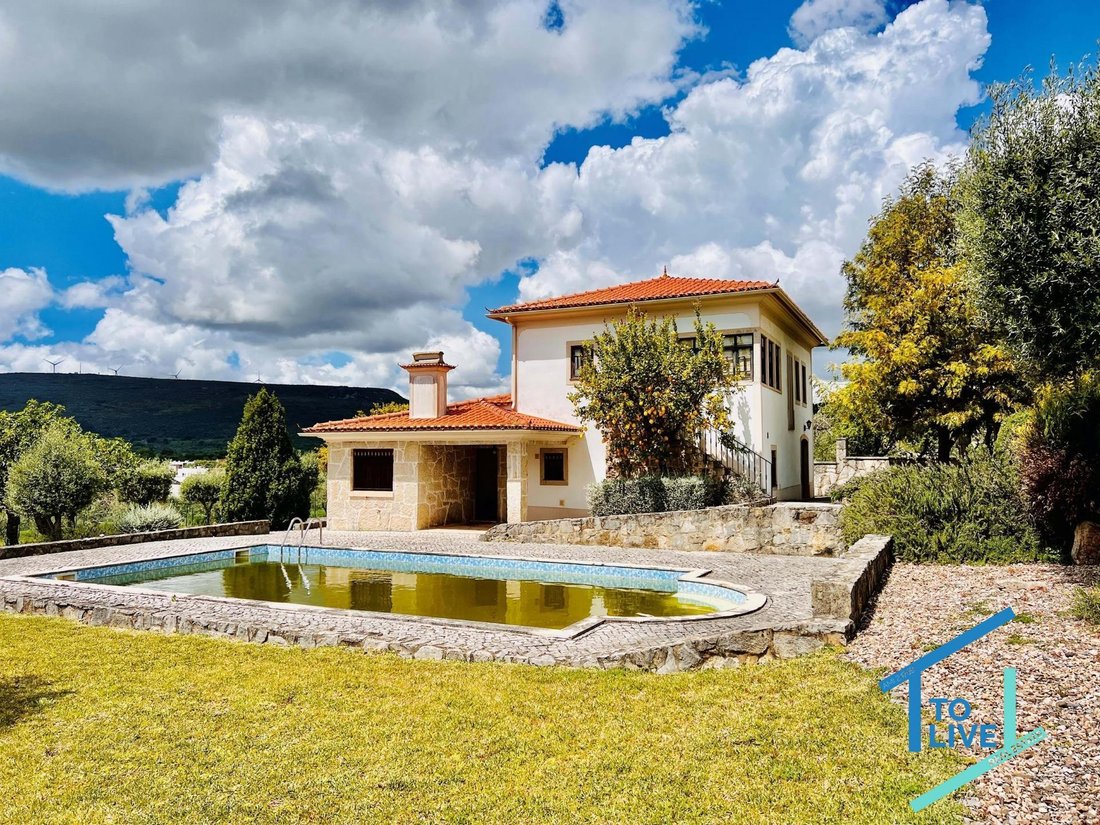 Villa in Pussos Sao Pedro, Leiria District, Portugal 2 - 16559905
