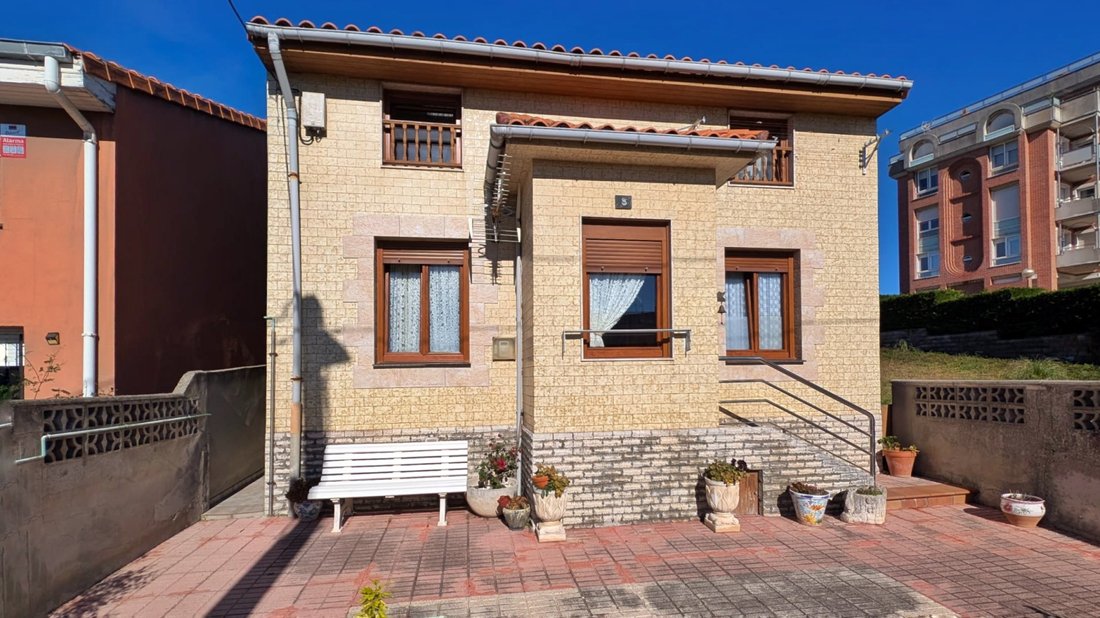 House in Santander, Cantabria, Spain 2 - 16560043