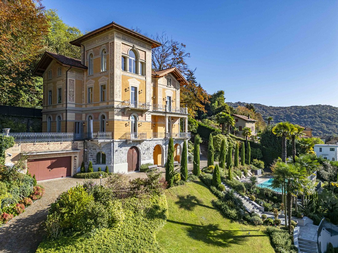 villa 13 bedrooms 4 bathrooms in Miglieglia, Switzerland