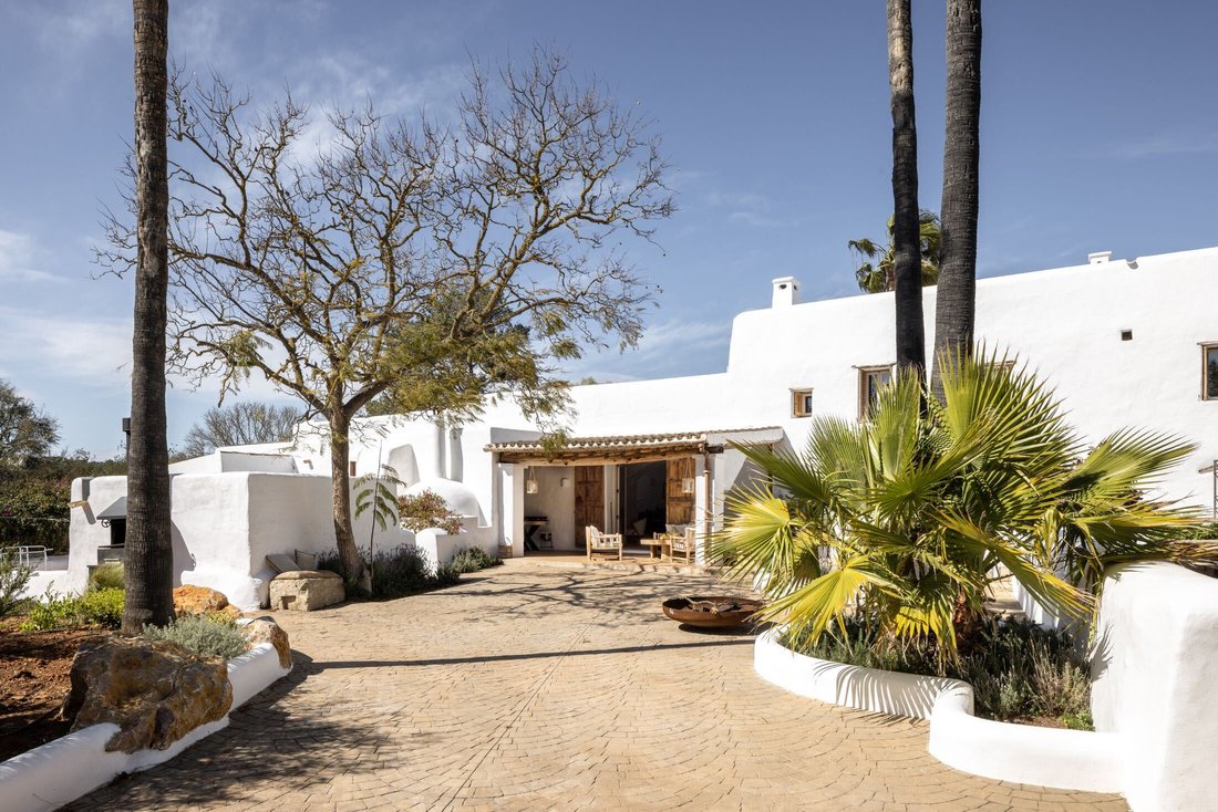 Finca in Jesus, Santa Eularia des Riu, Balearic Islands 2 - 16560986