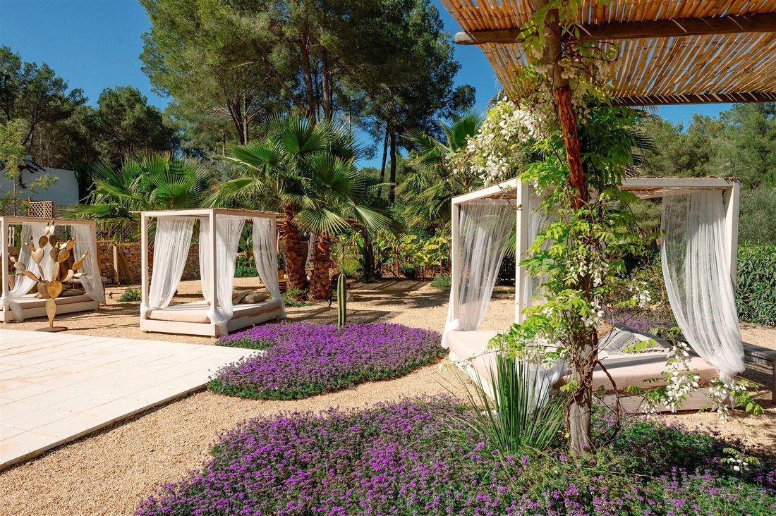 Finca in Cala Llonga, Ibiza, Santa Eularia des Riu, Balearic Islands 3 - 16561176