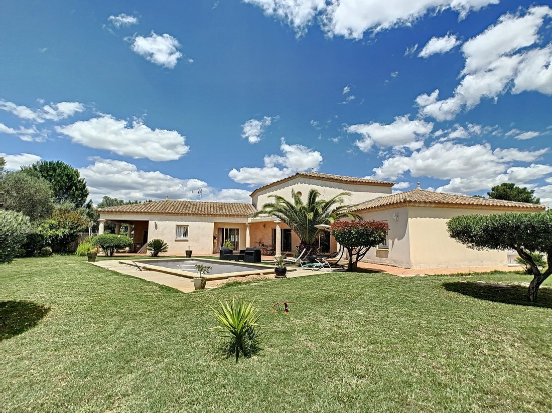 Villa in Générac, Occitania, France 1 - 16561095