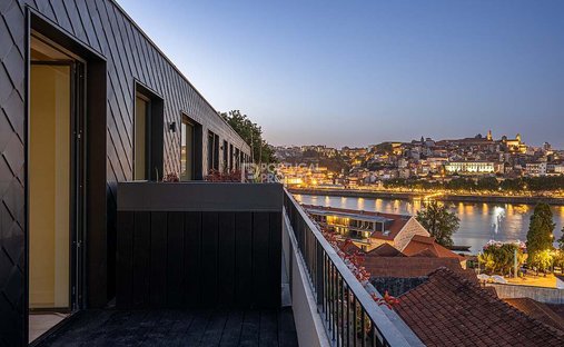 Apartment in Cedofeita, Santo Ildefonso, Se, Miragaia, Sao Nicolau e Vitoria, Porto District, Portugal 1