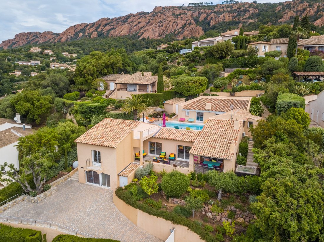Villa in Le Dramont-Agay-Anthéor-Le Trayas, Saint-Raphaël, France 1 - 16561057