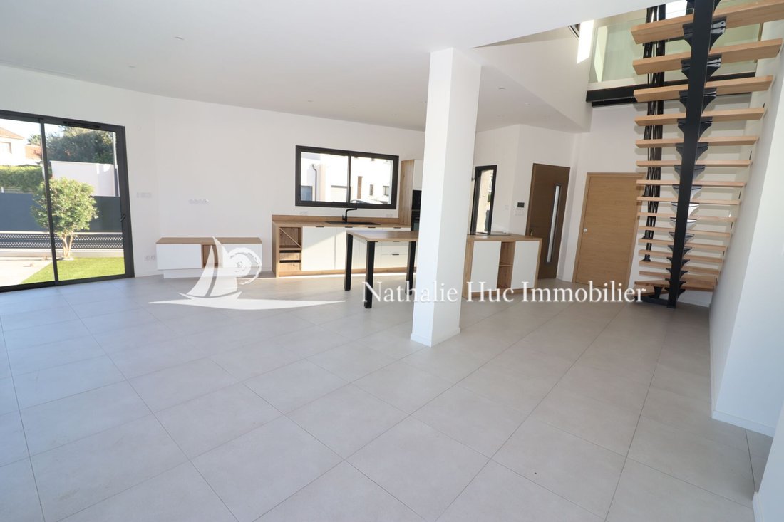 Villa in Saint-Cyprien, Occitania, France 3 - 16560128