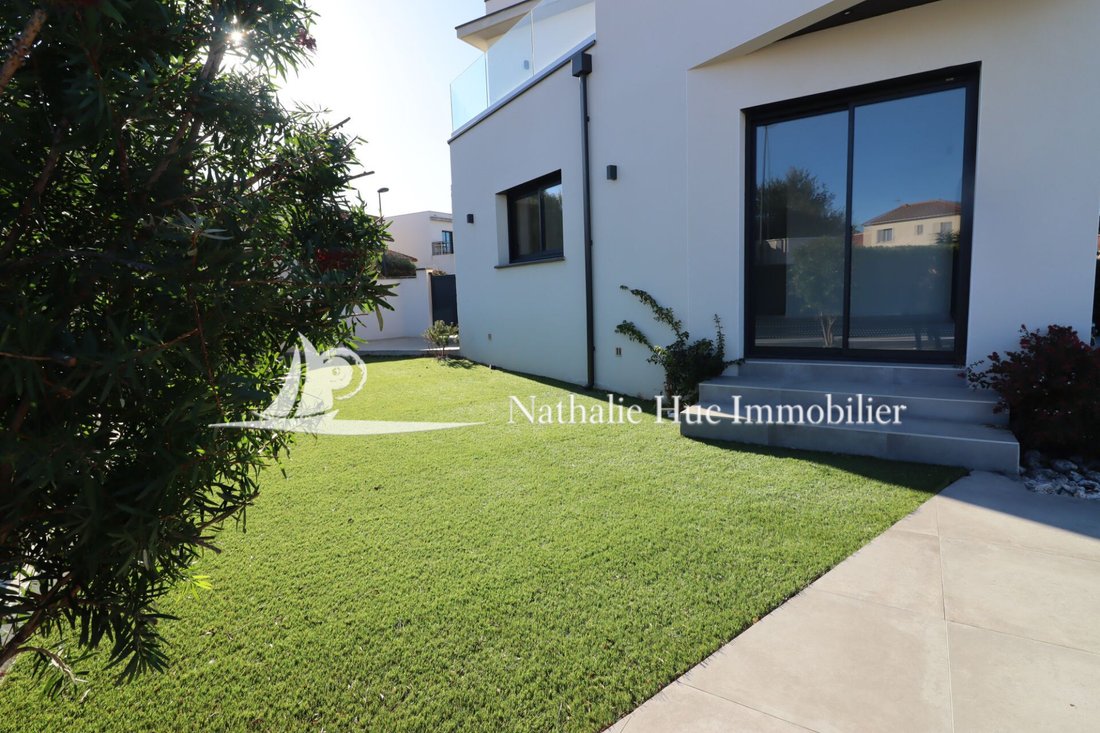Villa in Saint-Cyprien, Occitania, France 4 - 16560128