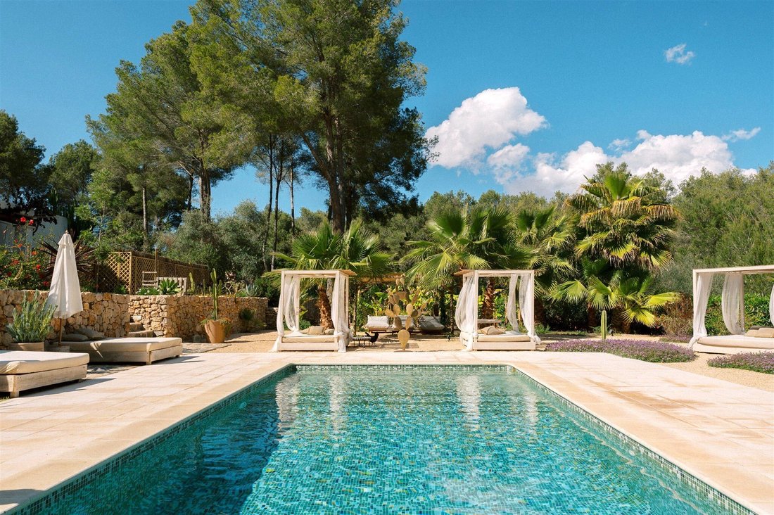 Finca in Cala Llonga, Ibiza, Santa Eularia des Riu, Balearic Islands 2 - 16561176