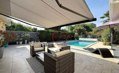 Castle for Sale in Fargues-Saint-Hilaire, Nouvelle-Aquitaine, France