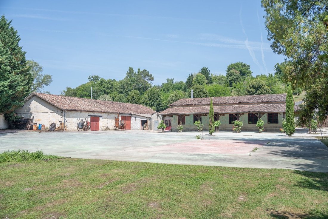 Castle in Guitres, Nouvelle-Aquitaine, France 5 - 16079058