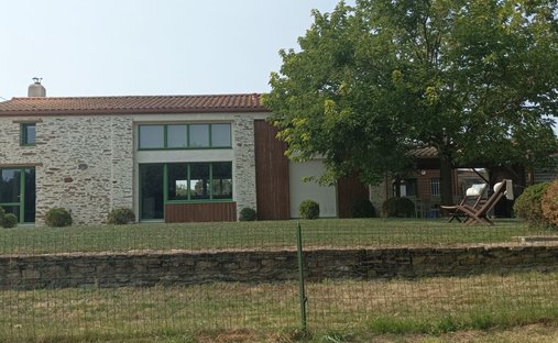 Castle for Sale in Saint-Michel-Chef-Chef, Pays de la Loire, France