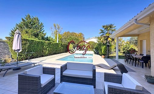 Castle for Sale in Fargues-Saint-Hilaire, Nouvelle-Aquitaine, France