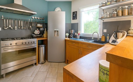 House 379m² Living Space, Great Comfort And Geothermal Energy