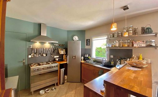 House 379m² Living Space, Great Comfort And Geothermal Energy