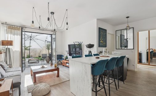 Apartment in Côte Saint Louis, Garches, France 1
