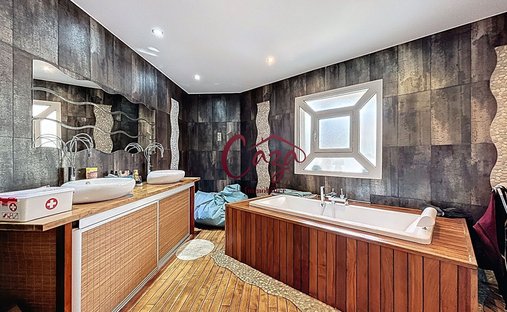 Castle for Sale in Fargues-Saint-Hilaire, Nouvelle-Aquitaine, France