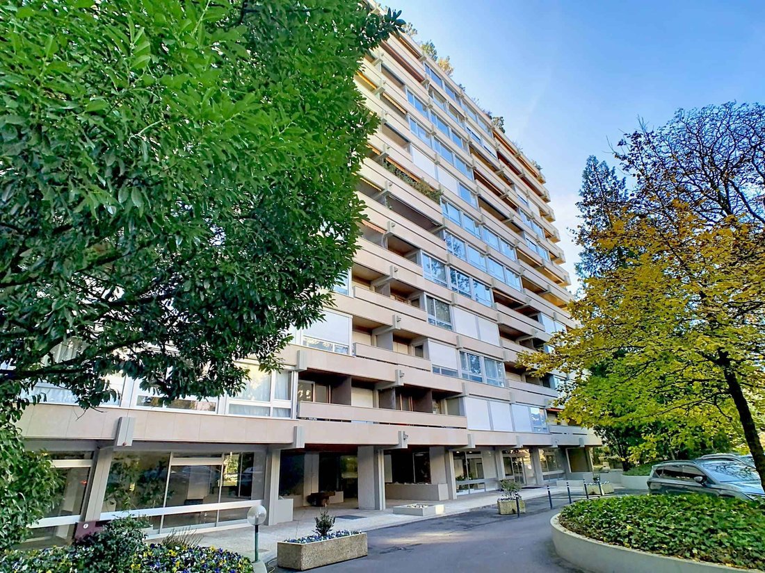 Bel Appartement De 3.5 Pièces Dans Un Immeuble De Standing Loué Jusqu'au 31.07.26