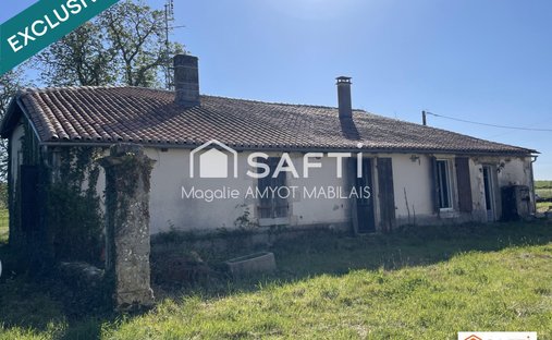 Castle for Sale in Barbezieux-Saint-Hilaire, Nouvelle-Aquitaine, France