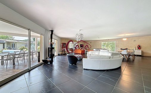 Castle for Sale in Fargues-Saint-Hilaire, Nouvelle-Aquitaine, France