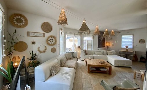 House 379m² Living Space, Great Comfort And Geothermal Energy