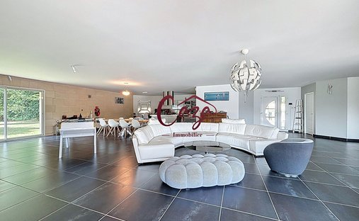 Castle for Sale in Fargues-Saint-Hilaire, Nouvelle-Aquitaine, France