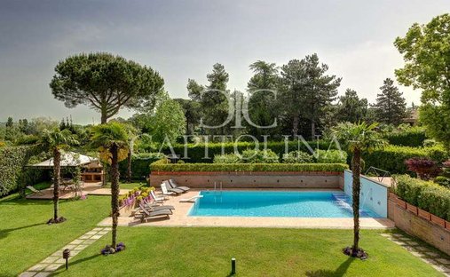 Villa in La Giustiniana, Rome, Italy 1