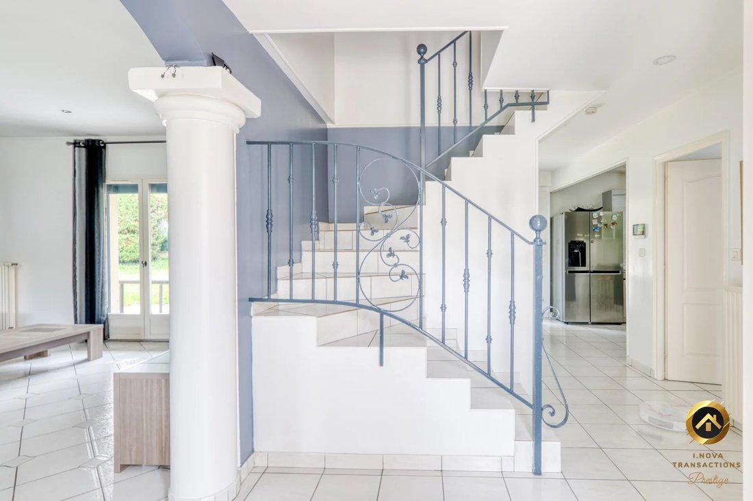 House in Zone Industrielle, Neuville-sur-Saone, France 3 - 16562907