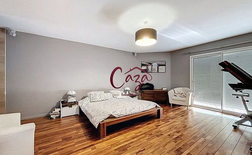 Castle for Sale in Fargues-Saint-Hilaire, Nouvelle-Aquitaine, France