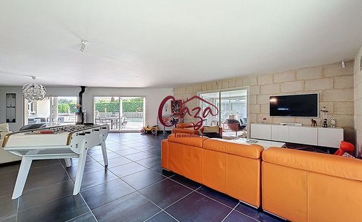 Castle for Sale in Fargues-Saint-Hilaire, Nouvelle-Aquitaine, France