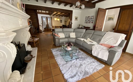 Castle for Sale in Monségur, Nouvelle-Aquitaine, France