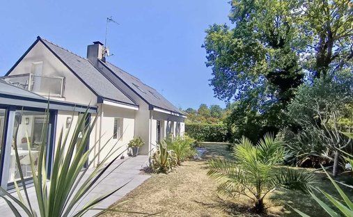 House 379m² Living Space, Great Comfort And Geothermal Energy