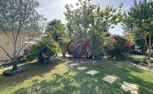 Castle for Sale in Fargues-Saint-Hilaire, Nouvelle-Aquitaine, France