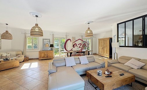 Castle for Sale in Fargues-Saint-Hilaire, Nouvelle-Aquitaine, France