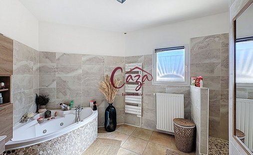 Castle for Sale in Fargues-Saint-Hilaire, Nouvelle-Aquitaine, France