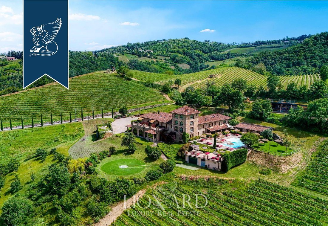 Villa in Canelli, Piemont, Italien 1 - 16565132