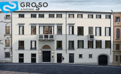 Estate in Cathedral - Piazza dei Signori, Treviso, Italy 1