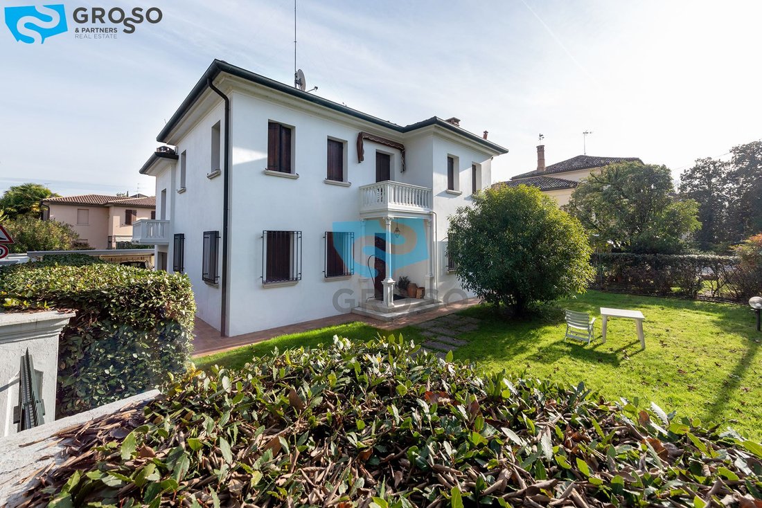 Estate in Cathedral - Piazza dei Signori, Treviso, Italy 1 - 16563507