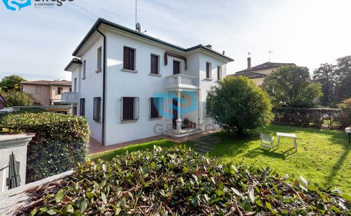 Estate in Cathedral - Piazza dei Signori, Treviso, Italy 1