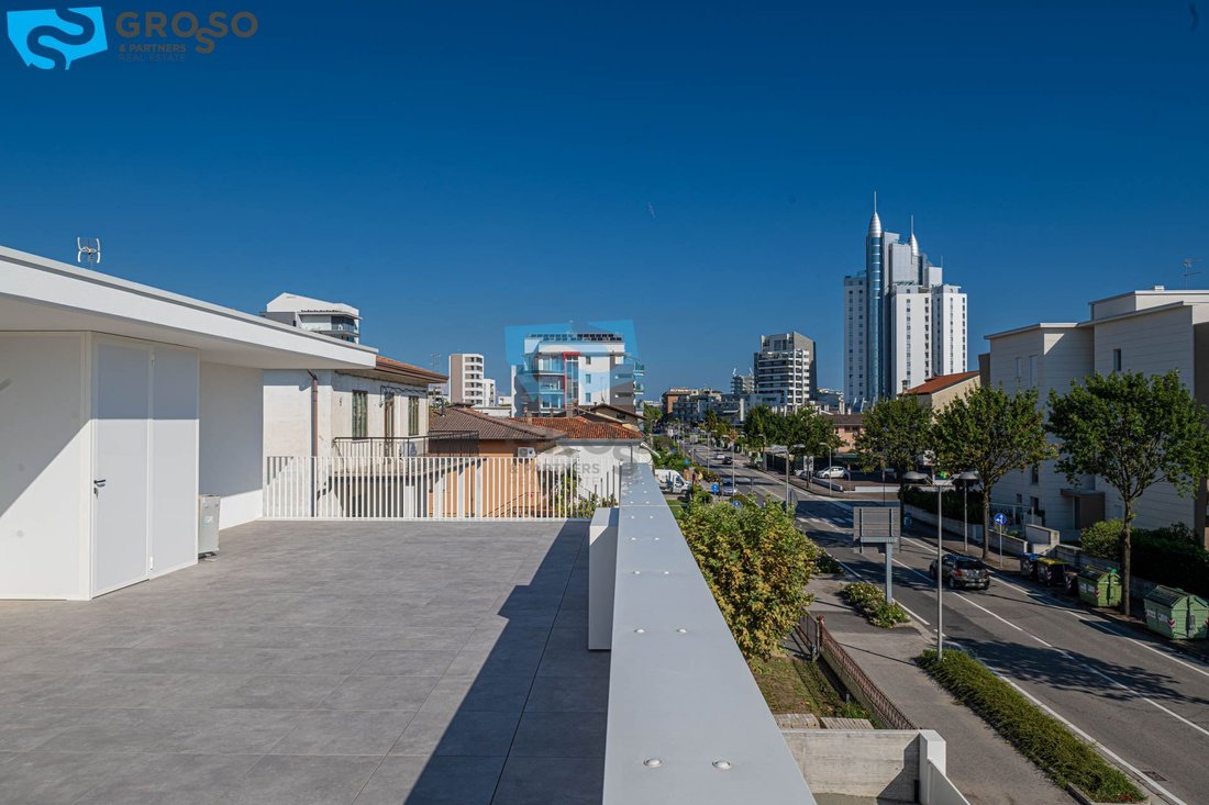 Apartment in Jesolo Town, Jesolo, Veneto 2 - 16563249