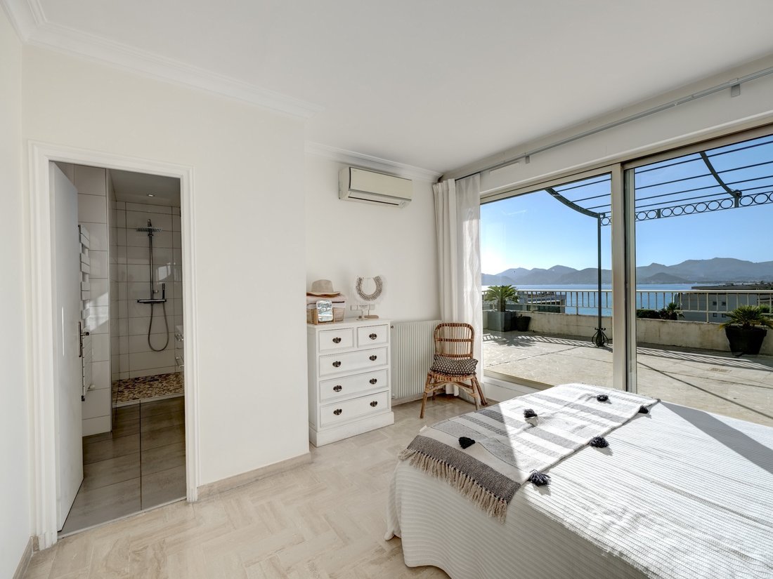 Apartment in Saint Nicolas, Cannes, France 5 - 16566261