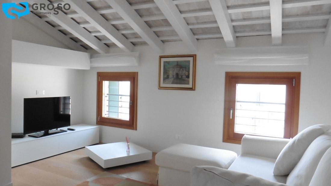 Estate in Cathedral - Piazza dei Signori, Treviso, Italy 3 - 16563236