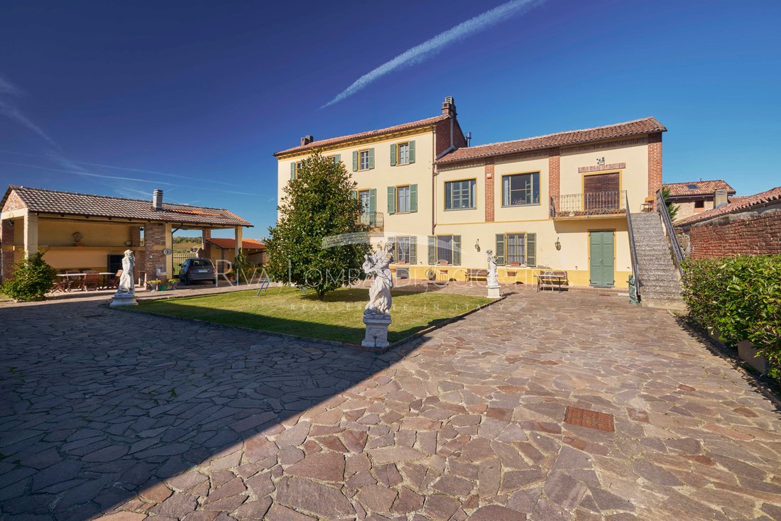 Landhaus in Moncalvo, Piemont, Italien 1 - 16562473