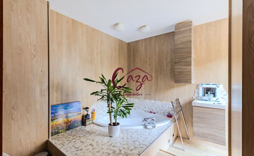 Castle for Sale in Fargues-Saint-Hilaire, Nouvelle-Aquitaine, France