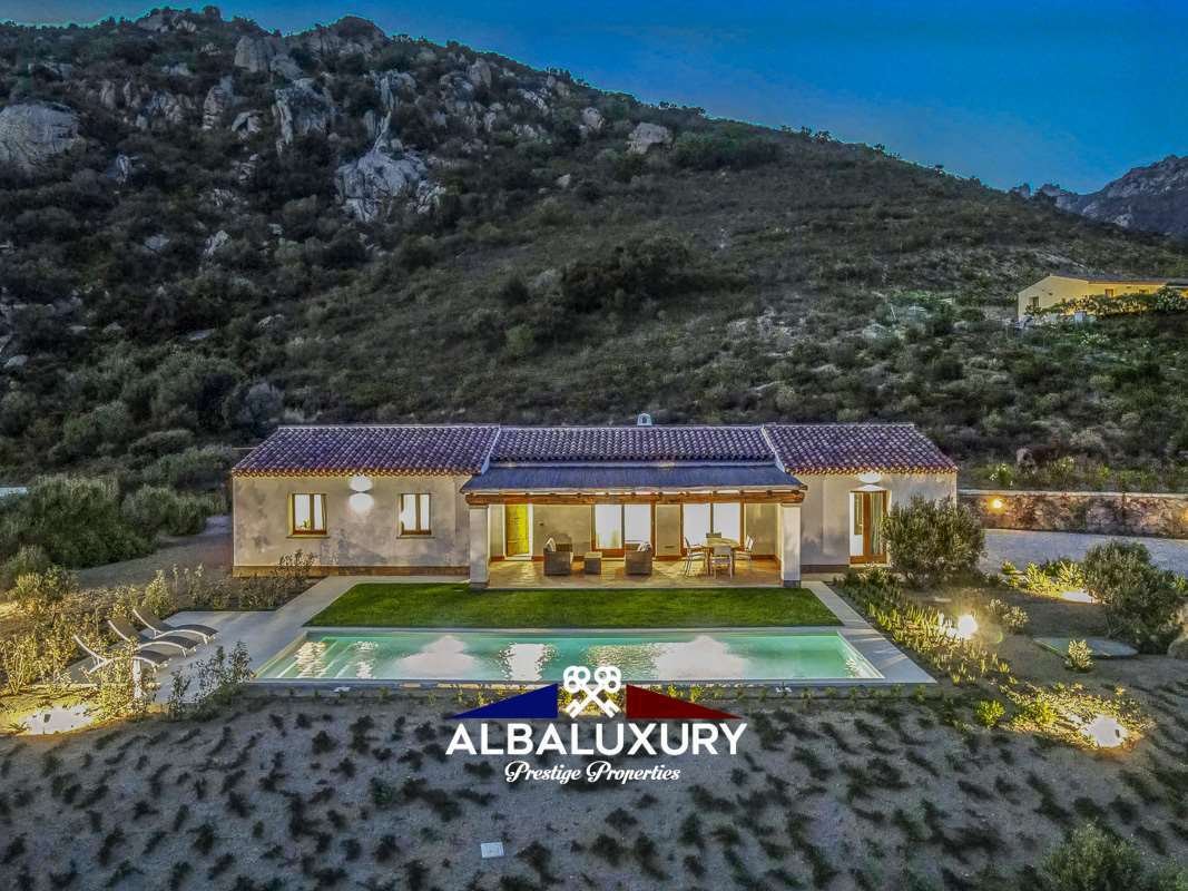 Villa in Aldo Moro Avenue, Olbia, Italy 4 - 15347182