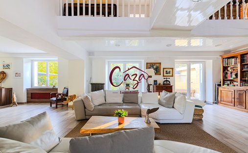 Castle for Sale in Fargues-Saint-Hilaire, Nouvelle-Aquitaine, France