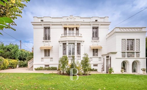 House in Charlemagne, Maisons-Laffitte, France 1
