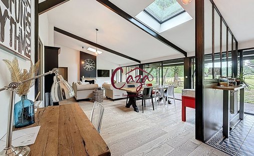 Propriété D'exception Avec 2 Maisons Indépendantes, Piscine Et Jardin Paysager